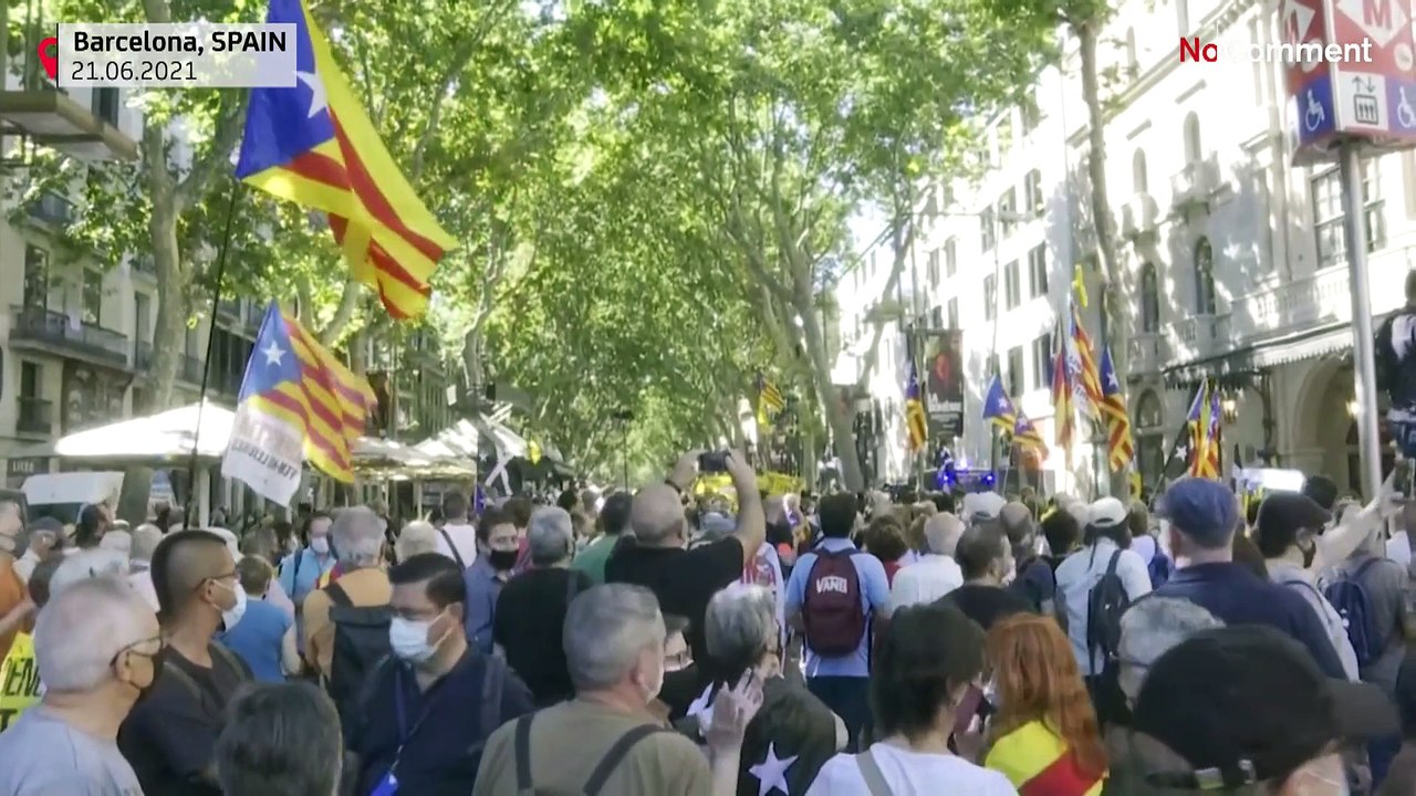 Pro-independence protesters demonstrate outside Gran Teatre del Liceu as PM is speaking inside