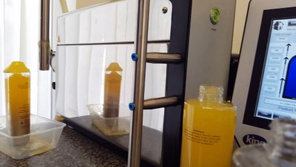 Bottom up filling method for filling cosmetic products