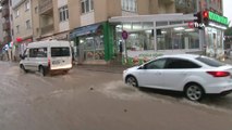 Eskişehir'de şiddetli yağış sonrası sokaklar sele döndü