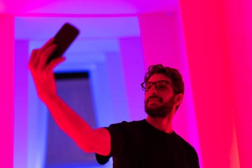 5 Surprising Facts About Selfies