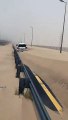 Pas simple de rouler sur une autoroute après une tempête de sable géante (Koweït  )