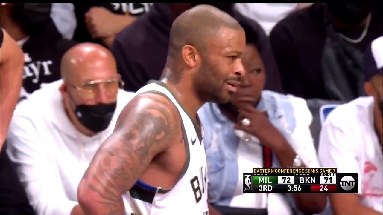 Ben Simmons did not just pass this up