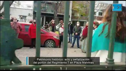 Patrimonio histórico: acto y señalización del portón del Regimiento 7 en Plaza Malvinas