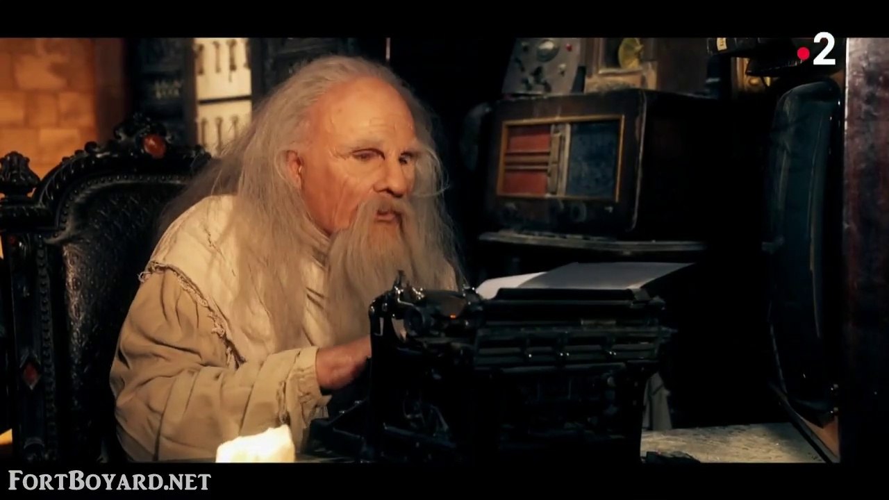 Fort Boyard 2021 : introduction de la "Salle du Trésor" avec le Père Fouras, Félindra et les tigres Tosca et Kashmir