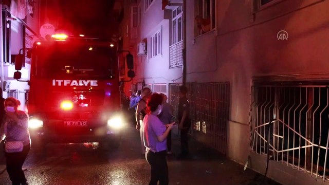 BURSA - Bir apartmanda çıkan yangında 3 kişi dumandan etkilendi