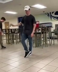 Ce danseur défie la gravité