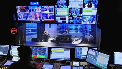 Xavier Bertrand : "C'est un triomphe, un plébiscite, une Bertrand Mania !" (Canteloup)