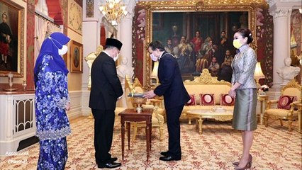 พระบาทสมเด็จพระเจ้าอยู่หัว และสมเด็จพระนางเจ้าฯ พระบรมราชินี เสด็จออก ณ พระที่นั่งอัมพรสถาน