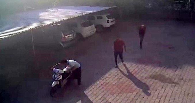 Son dakika haberleri... Güpegündüz elektrikli bisiklet hırsızlığı kamerada