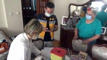 Bursa'da mobil aşı ekipleri engelli kişi ve bakıcılarını evinde aşılıyor