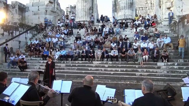 AYDIN - İzmir Devlet Türk Dünyası Dans ve Müzik Topluluğu, Apollon Tapınağı'nda konser verdi