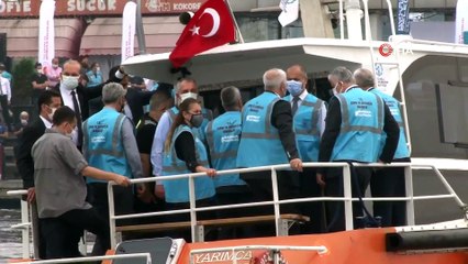 Denizin altına oksijen verecek cihazı bakan Murat Kurum İzmit Körfezi’ne bıraktı