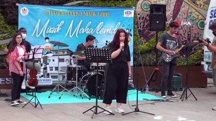 Tuzlalı gençler mahallelerde konser verdi