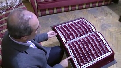 İpliklerle işlediği Kuran-ı Kerim'i 12 yılda bitirdi