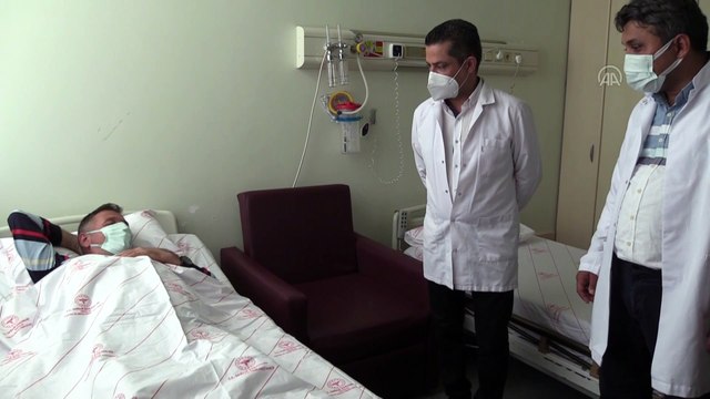 ANTALYA - Bir böbreğini kızına bağışlayan babanın 12 kilogramlık kitle oluşan diğer böbreği son anda kurtarıldı