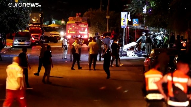 إصابة 20 فلسطينياً واعتقال 4 آخرين خلال اشتباكات مع إسرائيليين في حي الشيخ جراح