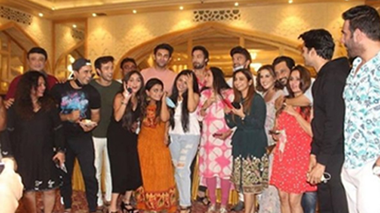 Sasural Simar Ka 2: Simar Aarav और Reema Vivan ने 50 एपिसोड पूरे होने की मनाई खुशी  | FilmiBeat