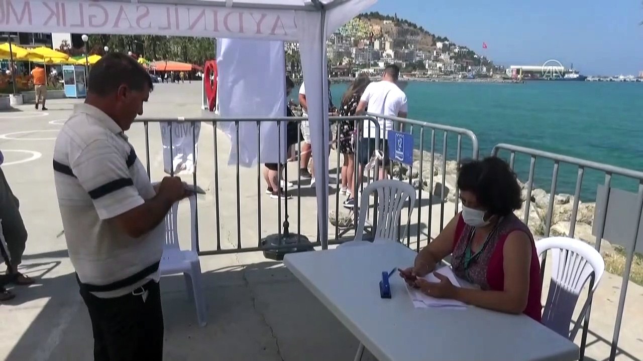 AYDIN - Kuşadası sahiline aşı çadırı kuruldu