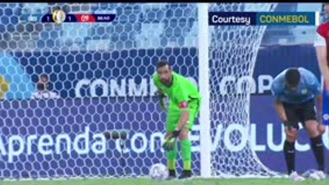 Suarez discovers a new time-wasting tactic against Chile