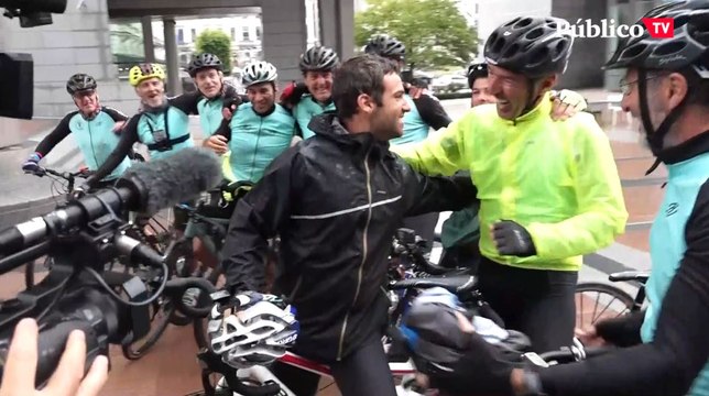 De Bilbao a Bruselas, a vela y a pedales: el viaje heroico de Jaime Lafita contra la ELA