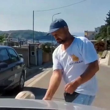 Një 'Mihal i dytë' në bregdetin shqiptar, pronarët i zënë rrugën familjes në makinë, fëmijët fillojnë të qajnë