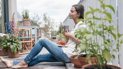 Outdoor Coffee Dates Will Soon Be Allowed in the UK (1)