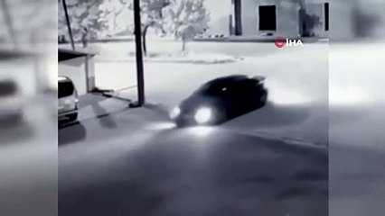 Bomboş yolda aracını köpeğin üzerine böyle sürdü