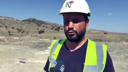 ŞIRNAK - İnşaat alanına yuva yapan 'büyük kız kuşu' için çalışma kısmen durduruldu