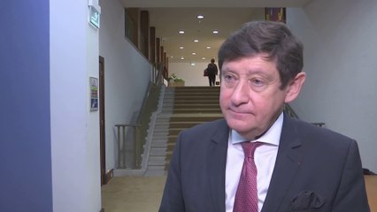 Professions de foi non distribuées : "Un scandale démocratique", selon Patrick Kanner