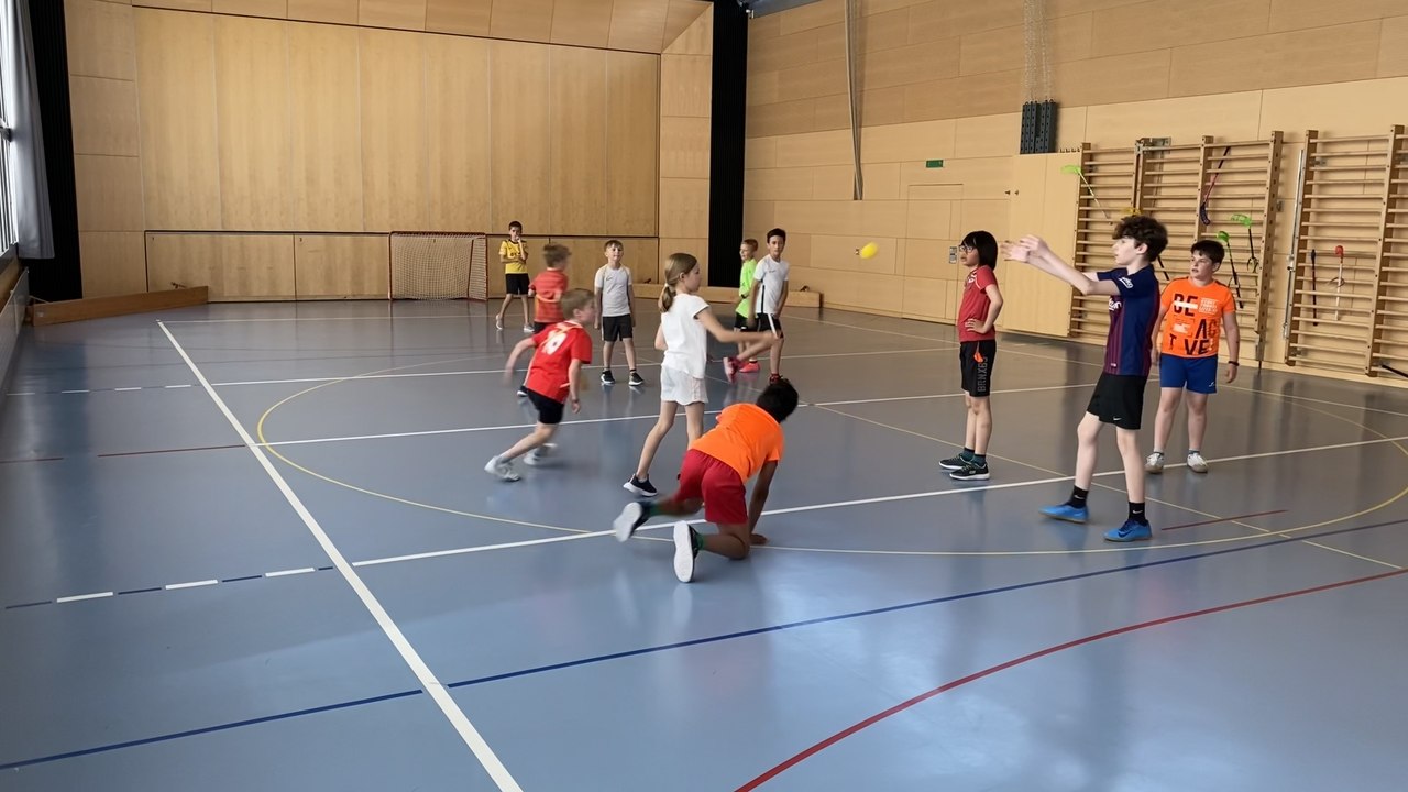 Unihockey-Handball (Warmup-Clip)