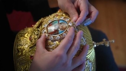 Hermandad preserva la fabricación artesanal de mitras, uno de los símbolos del cristianismo ortodoxo