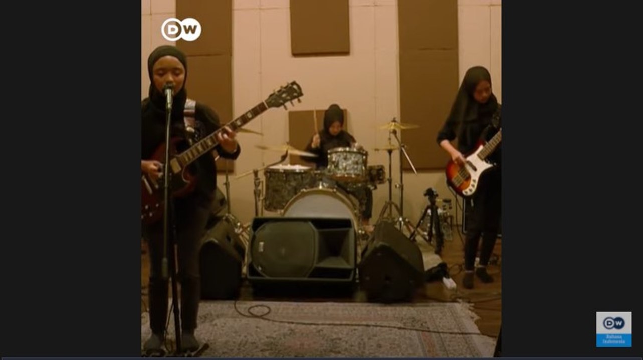 Baceprot Band Rock Hijaber Asal Garut yang Menggebrak Dunia