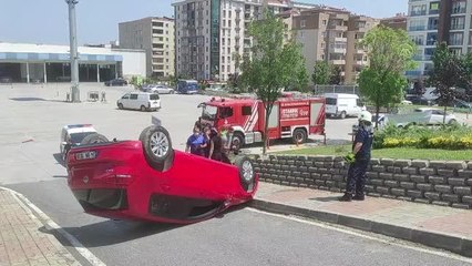 Son dakika haberleri... Sürüş eğitimi sırasında direksiyon hakimiyetini kaybeden sürücü kaza yaptı