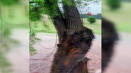 Kütahya'da etkili sağanak sele dönüştü