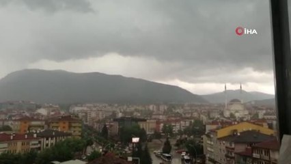Karabük'te yıldırım düşme anını cep telefonu ile kaydetti