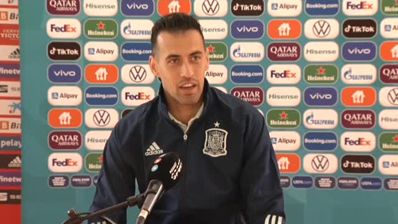 Busquets a Van der Vaart: "No entiendo muy bien como siendo exjugador por un minuto de gloria o habla así. Me parece lamentable"