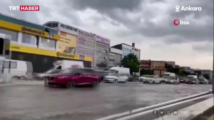 Ankara'da sağanak: Bazı iş yerlerini su bastı