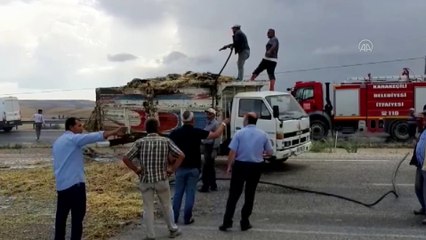 KIRIKKALE - Seyir halindeki kamyonun kasasındaki sap balyaları yandı