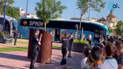 Así fue la llegada de la selección española a su hotel de Sevilla