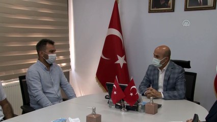 MARDİN - Seyir halindeki araçların arasında kalan 5 yaşındaki çocuğun görüntüsü kameraya yansıdı