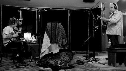 Billy Strings - Midnight On The Stormy Deep (Live)