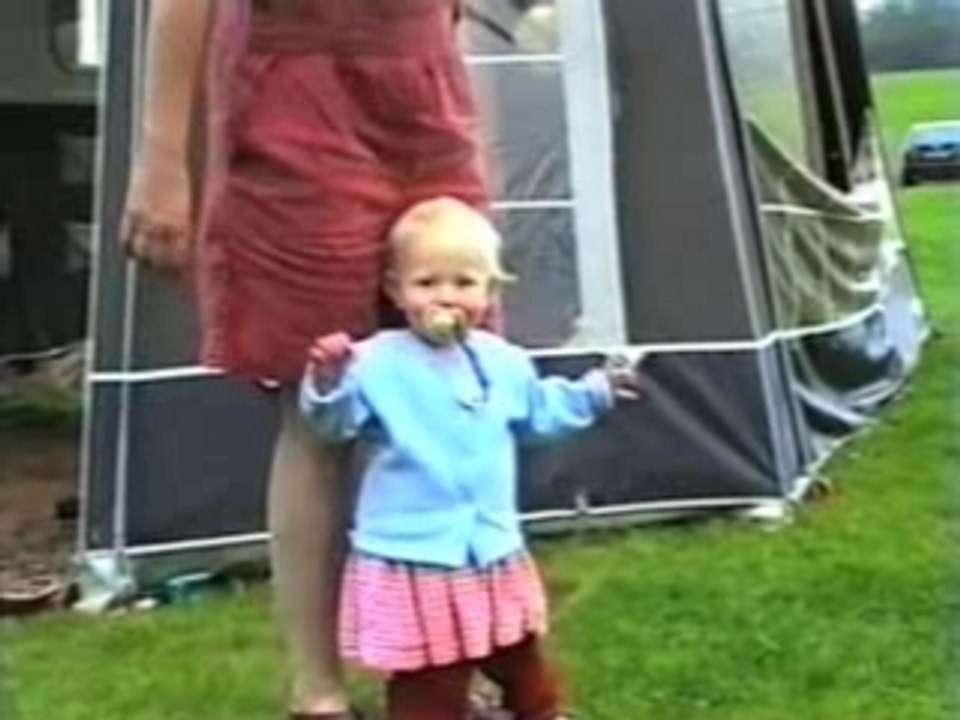 joebanyard.tv - Molly Cute