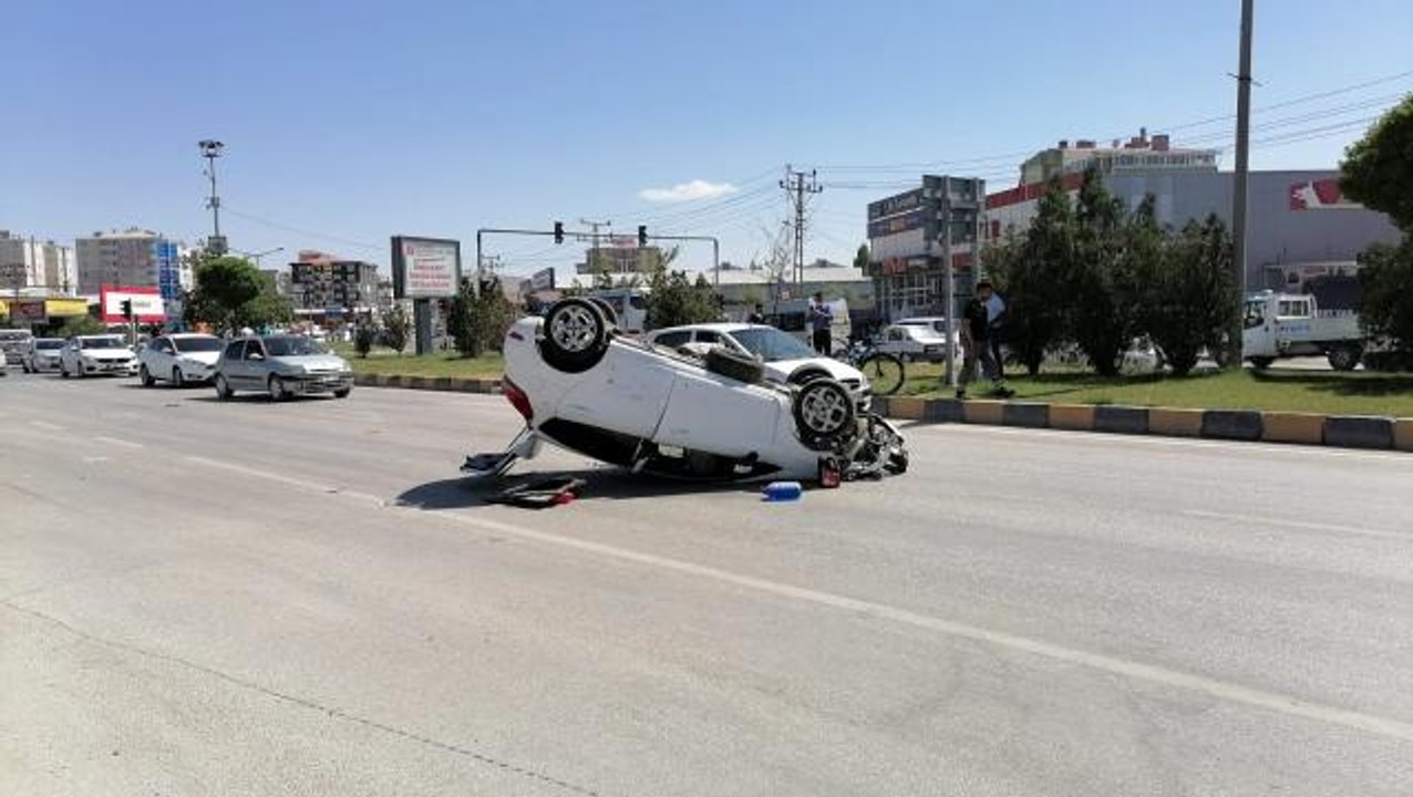 Kontrolden çıkan otomobil takla attı: 2 yaralı