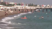 Antalya'ya gelen Rus turistlerin ilk adresi deniz oldu