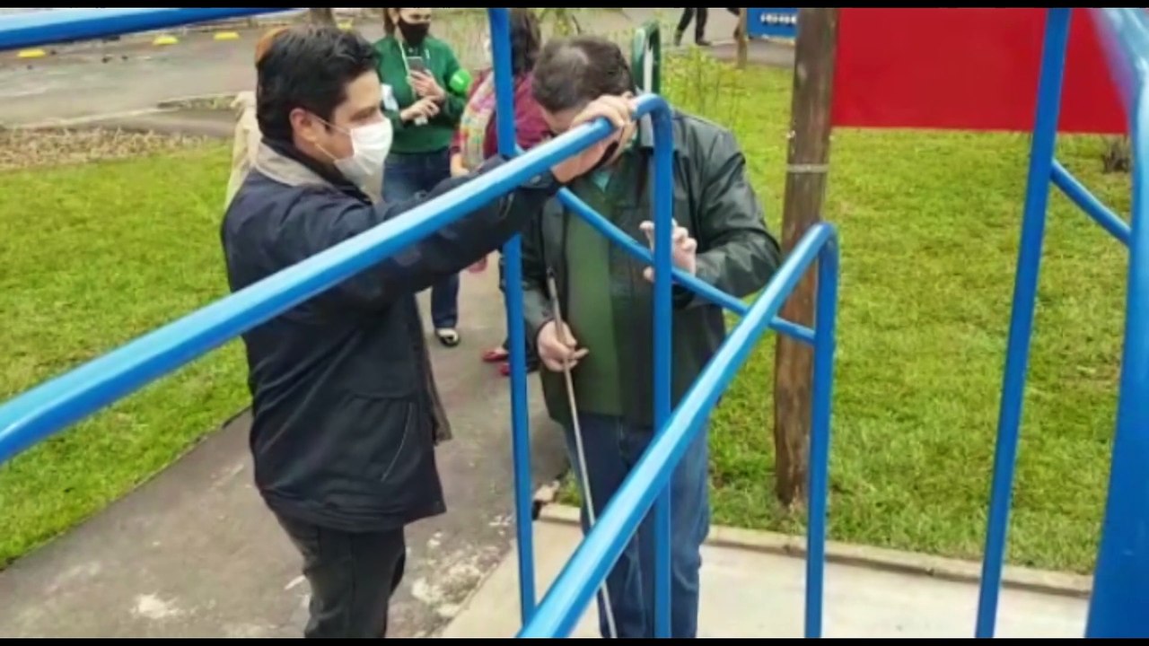 Membros da Comissão Permanente de Acessibilidade visitam obras da Praça Espaço Inclusivo