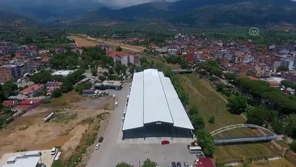 Kiraz ilçesinde 5 bin metrekarelik çok amaçlı pazar yeri törenle hizmete açıldı