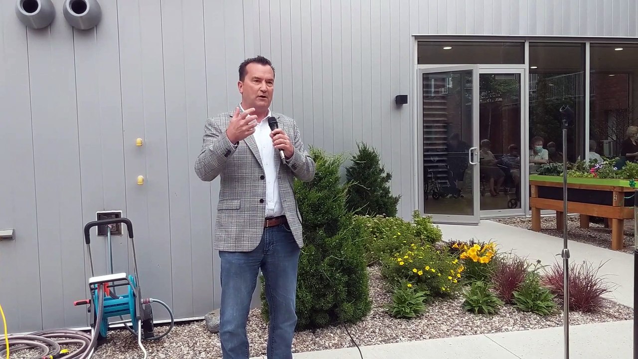 Alain Therrien au sujet des projets au Domaine des cascades (Le Reflet - Vicky Girard)