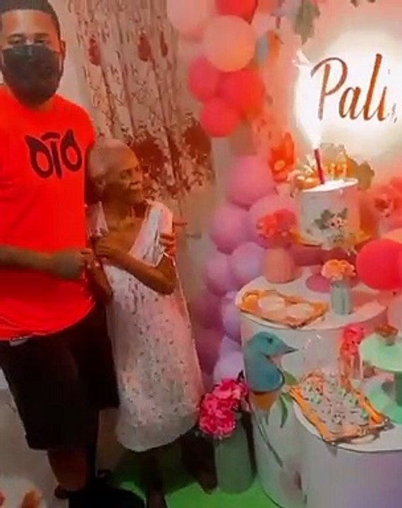 El Lapiz Conciente celebra los 99 años de su abuela Palín