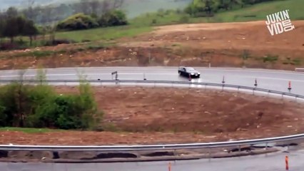 Há hốc mồm trước màn drift dài dọc theo đường đèo của chiếc Toyota Supra - Tạp Chí Bốn Bánh
