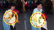 Shweta Tiwari Mumbai airport पर बाल बाल बची Oops Moment का शिकार होने से; Watch video | FilmiBeat